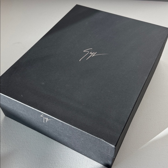 Giuseppe Zanotti Black Lace-Up Heeled Boots - Picture 2 of 16